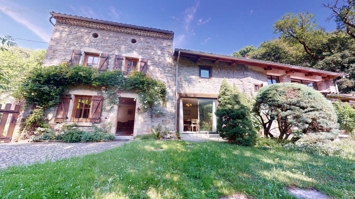 Maison à SAINT-ETIENNE-SUR-USSON