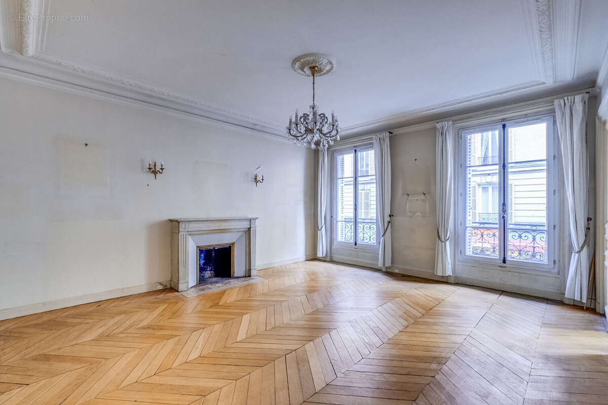 Appartement à PARIS-10E