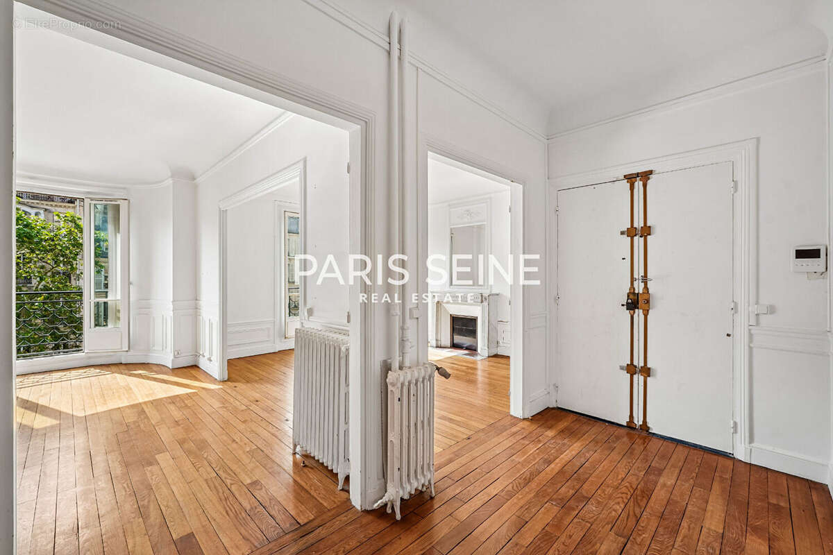 Appartement à PARIS-7E