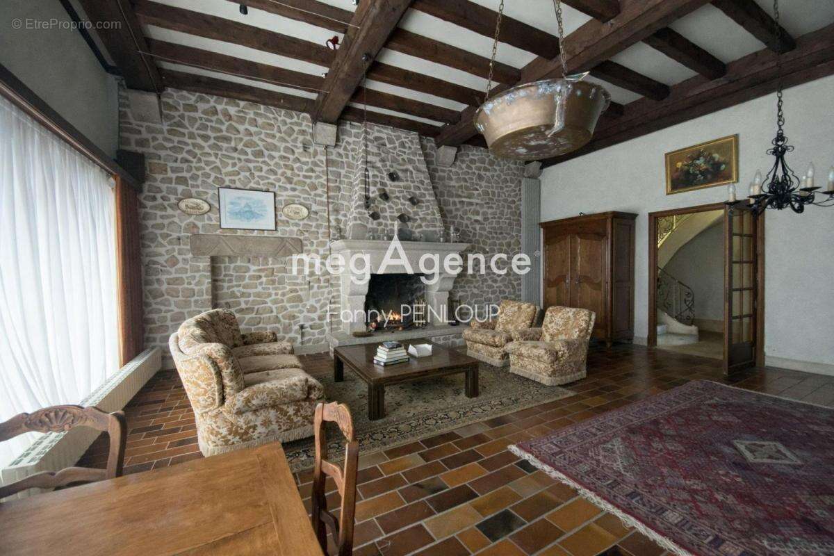 Maison à SAINT-HILAIRE-DU-HARCOUET