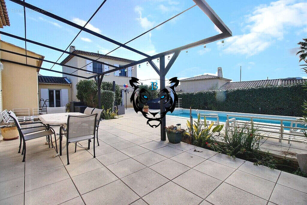 Maison à ROQUEBRUNE-SUR-ARGENS