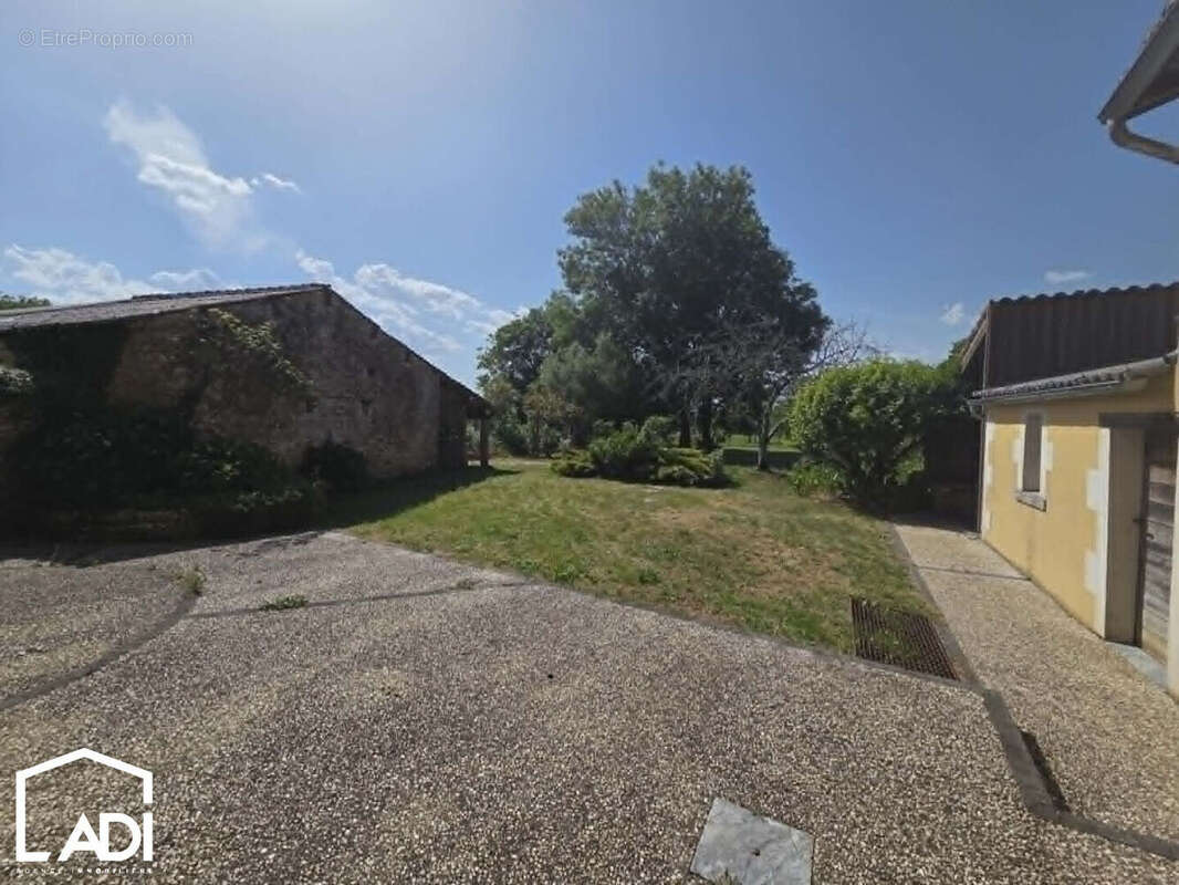 Maison à SAIVRES