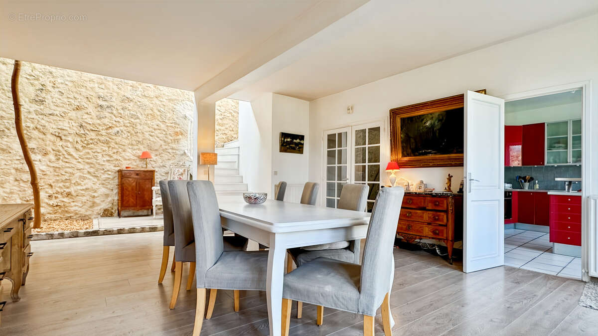 Maison à SAINT-NOM-LA-BRETECHE