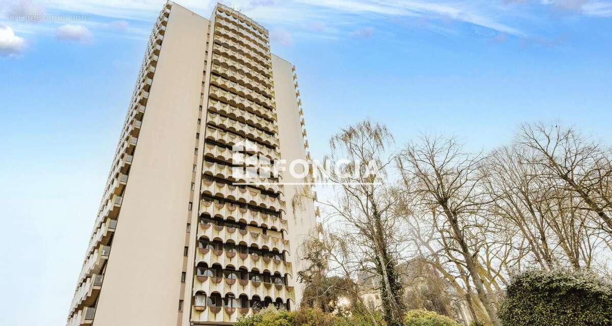 Bourg Leveque - 2 studios indépendants loués - balcon - parking privatif - photo 4