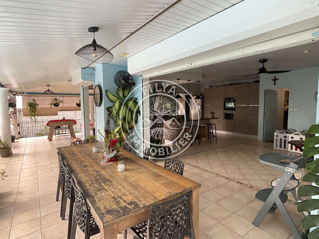 Maison à REMIRE-MONTJOLY