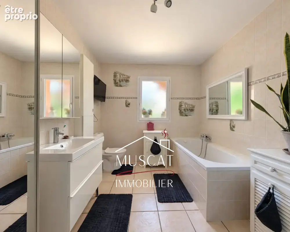 MURS-ET-GELIGNIEUX - Maison de plain-pied - dépendance de 210m2 - double garage - jardin - terrasse - photo 11