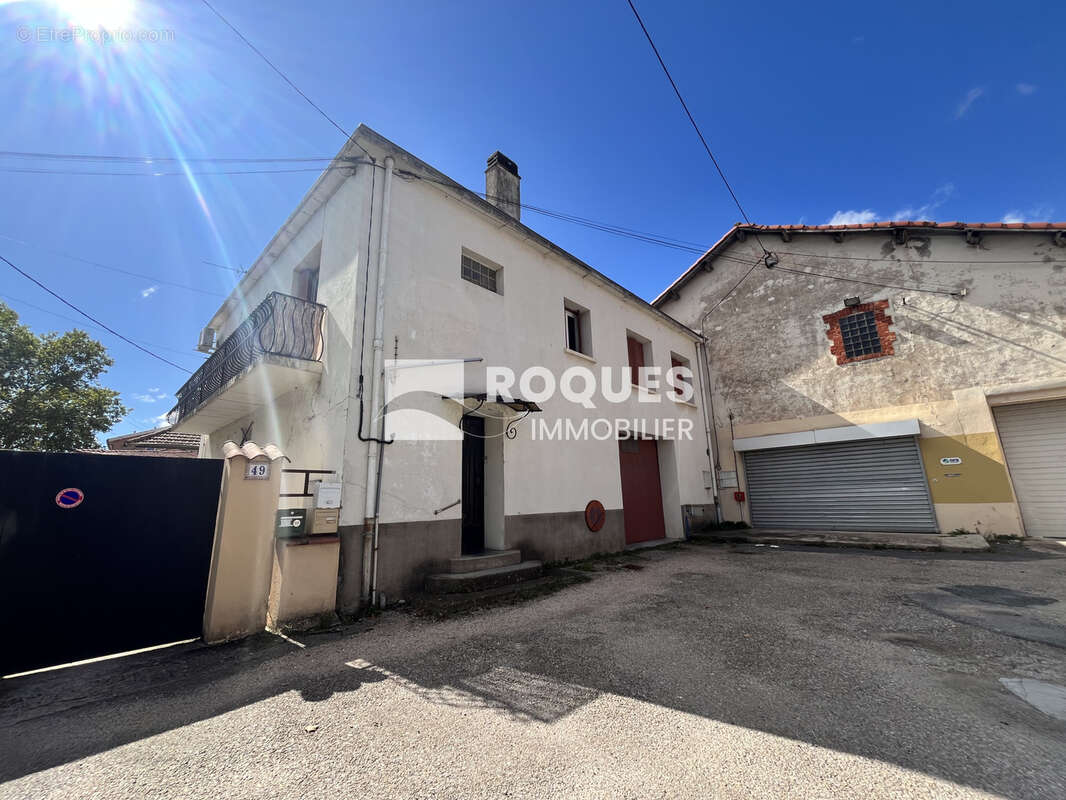 Bédarieux, à vendre belle maison de ville composée de deux appartements loués ! - photo 2