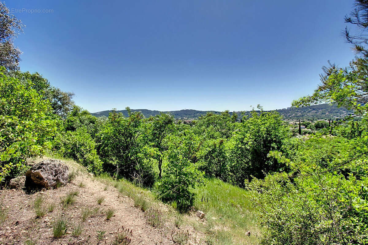 Terrain à DRAGUIGNAN