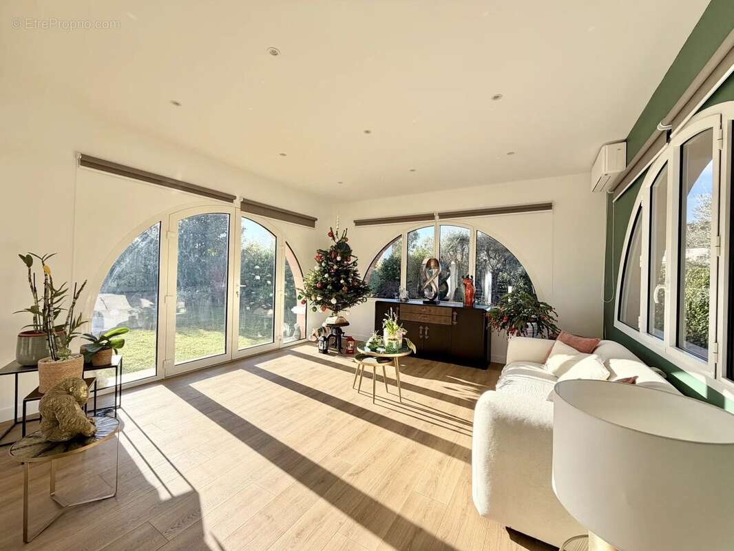 Maison à SAINT-LAURENT-DU-VAR