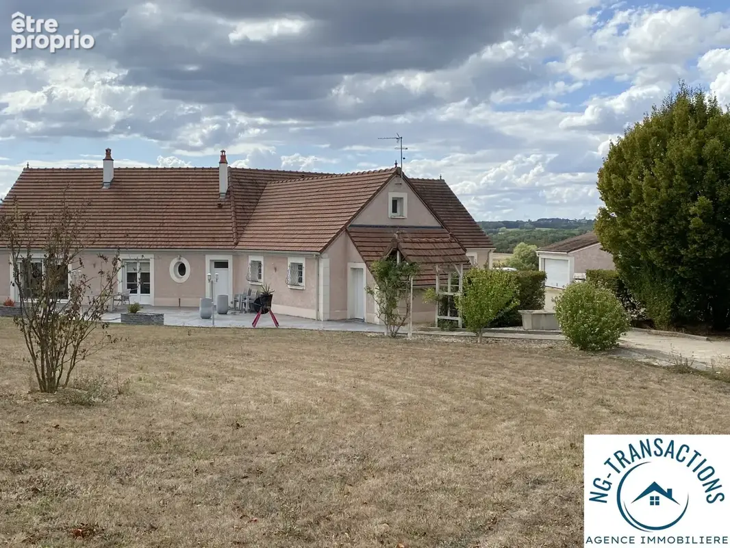 Belle maison de plain-pied avec une vue panoramique sur la campagne. - photo 2