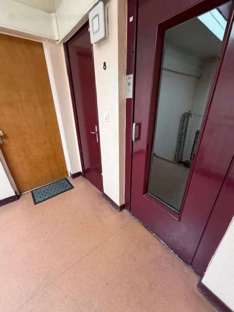 Dernier etage vue degagee. - photo 9