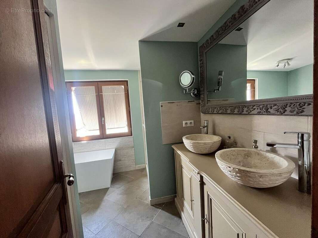 EXCLUSIVITE LABEL PIERRES. L'Élégance Discrète d'une Maison de Village, avec tous commerces - photo 20