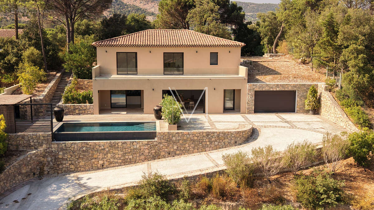 Maison à PLAN-DE-LA-TOUR