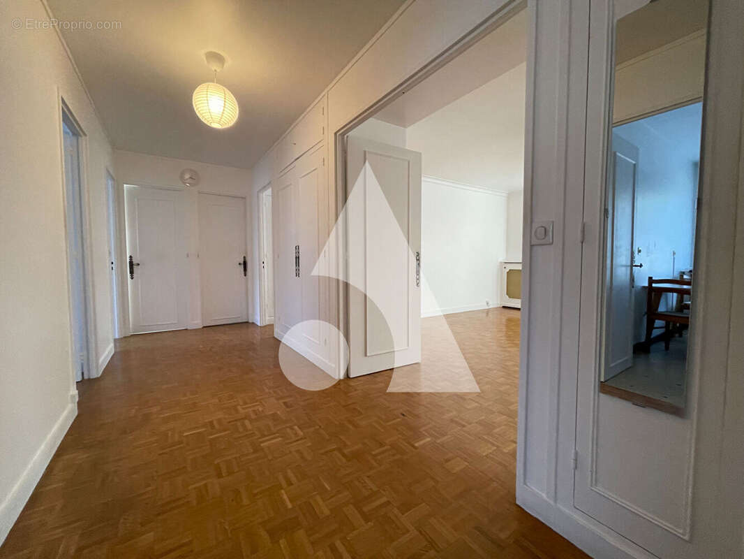 Appartement à SAINT-MAUR-DES-FOSSES