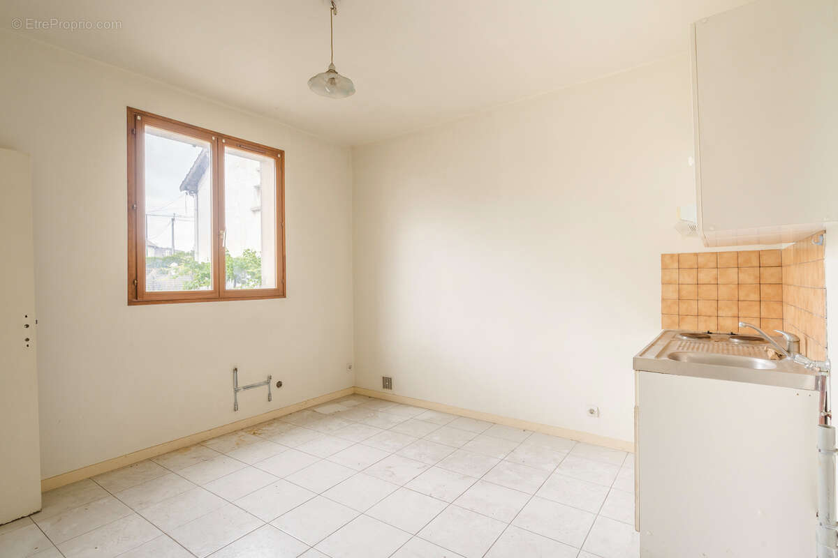 Appartement à LES PAVILLONS-SOUS-BOIS