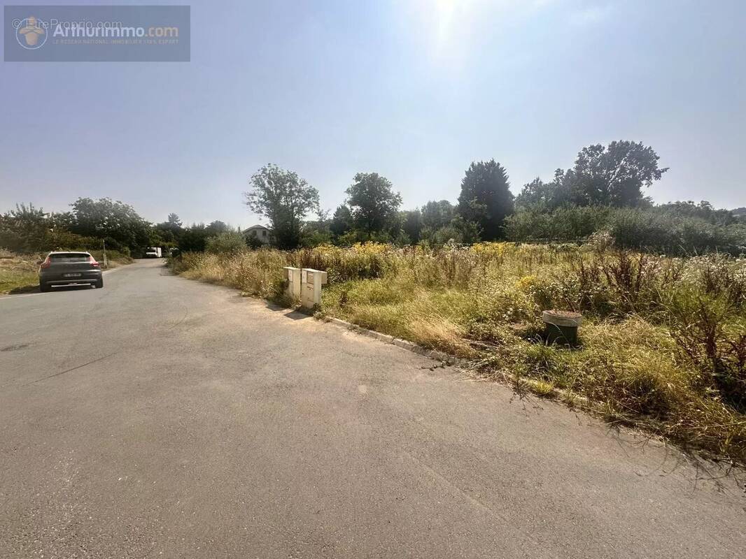 Terrain à LORRY-MARDIGNY