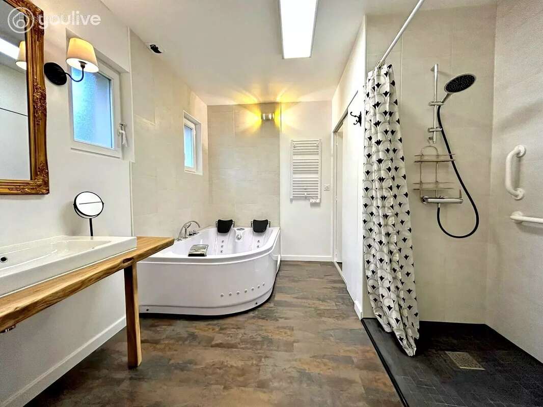 Maison à BRISSAC-QUINCE