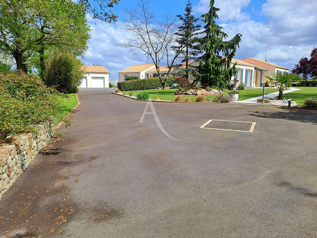 Maison à COMMEQUIERS