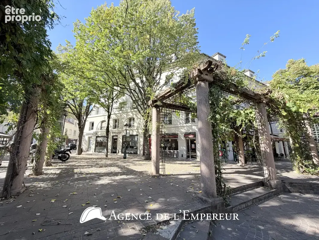 Grand studio 43 m2 (50 m2 au sol) — Dernier étage. Place des Arts. Parking et cave. - photo 13