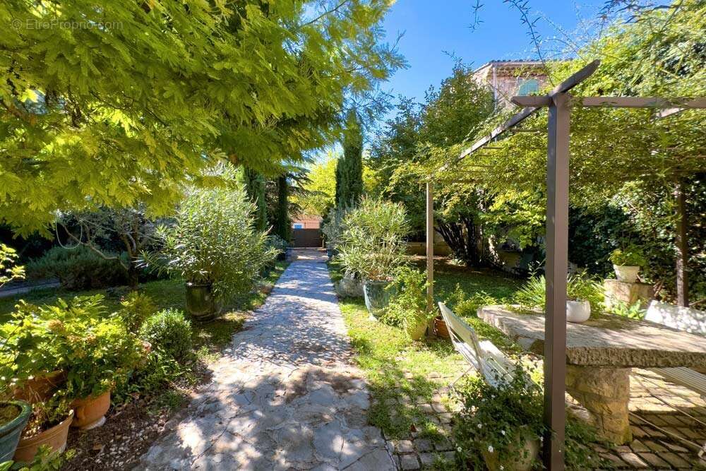 Maison à VAISON-LA-ROMAINE