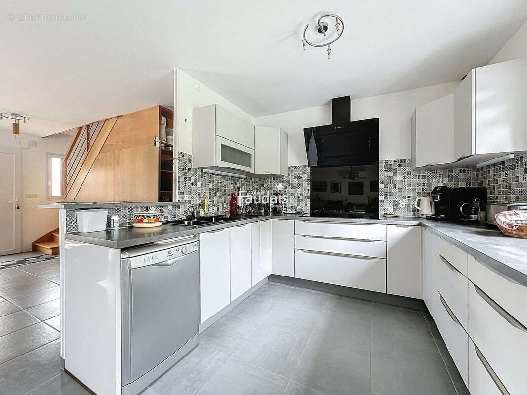 Maison 141 m² à Saint-Germain-Sur-Ay  - photo 5