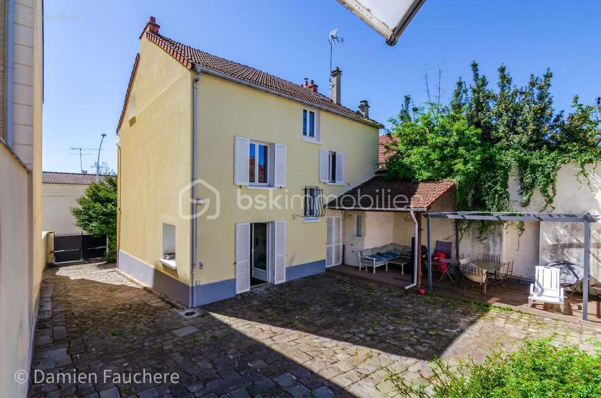 Maison à SAVIGNY-SUR-ORGE