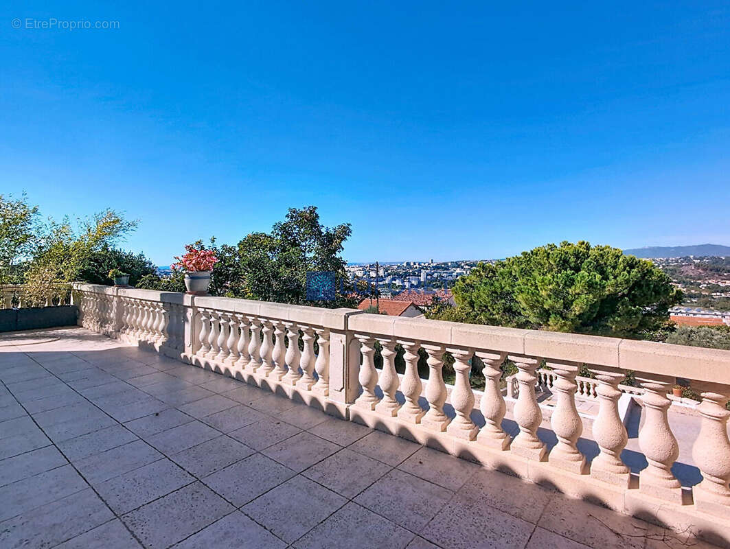 Marseille 11e - villa 146 m2 + dépendance - vue dégagée - photo 13