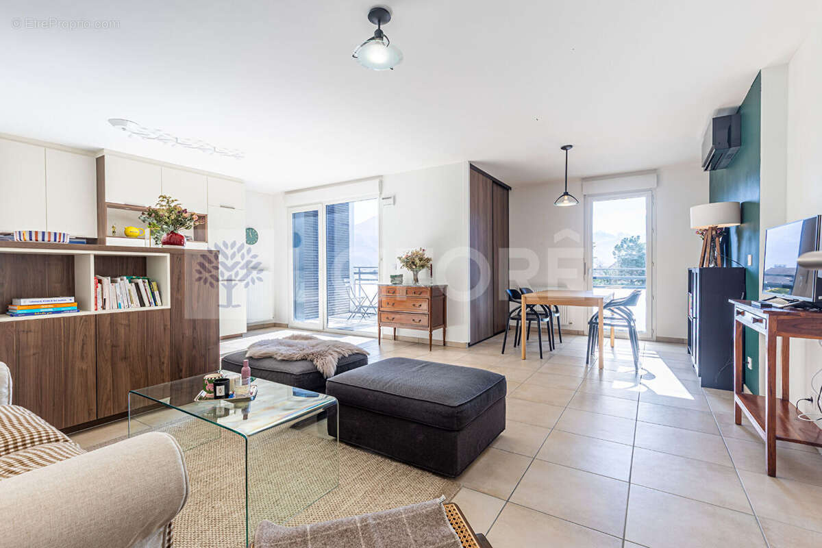 Agence immobiliere laforet - "agave" - appartement t3 traversant de 78,80 m² - balcons - garage en sus - dernier etage - vue deg - photo 4