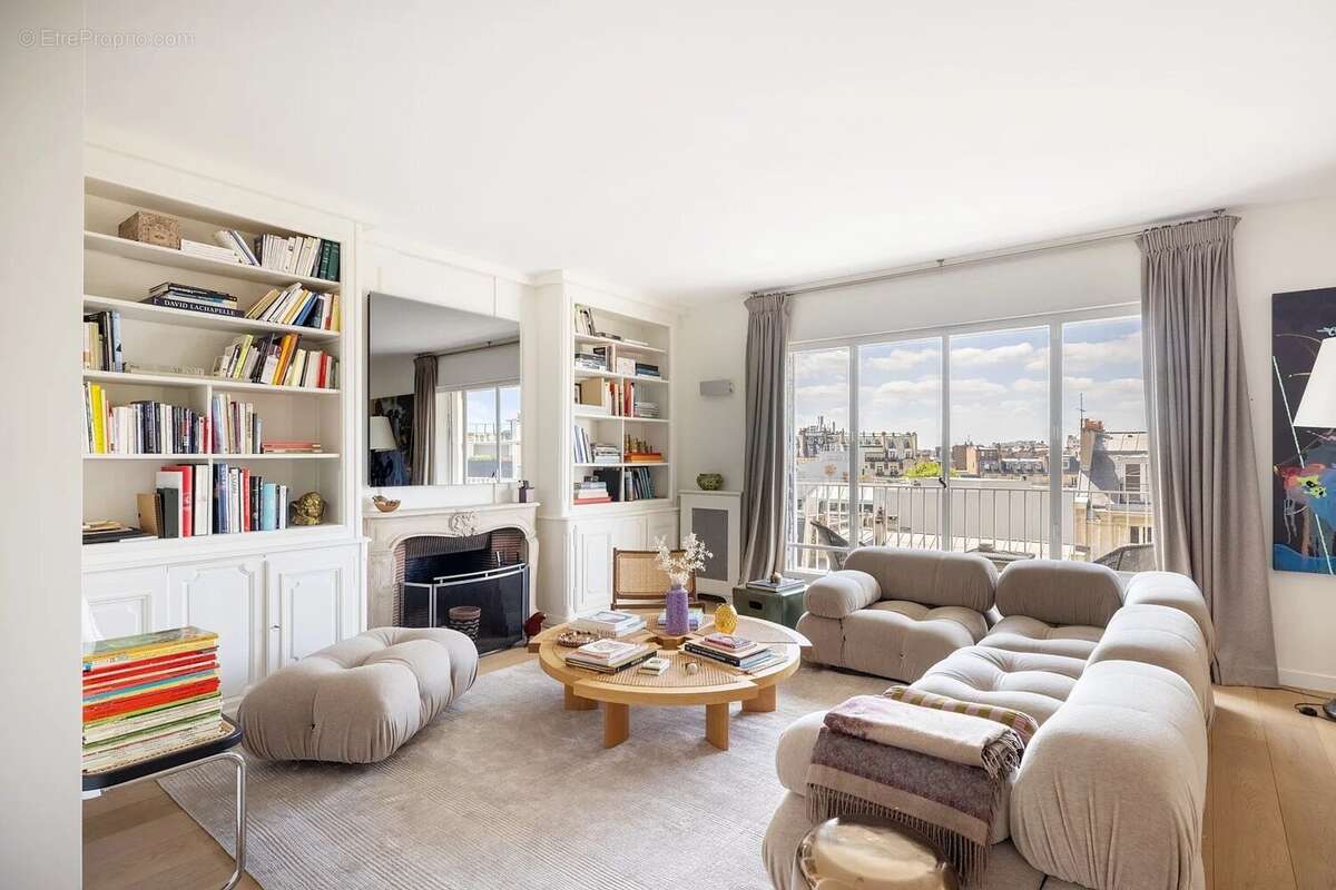 Appartement à PARIS-16E