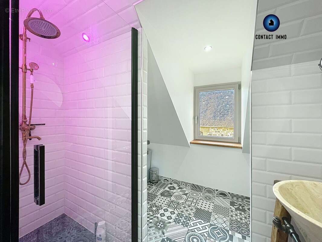 Maison à LA CHAPELLE-AUX-BROCS