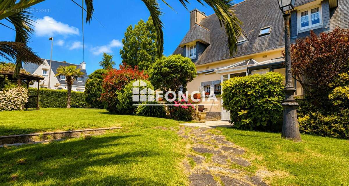Maison à POULLAN-SUR-MER