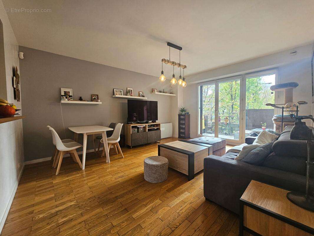Appartement à COURBEVOIE
