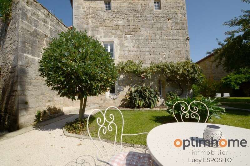 Maison à NANTEUIL-EN-VALLEE