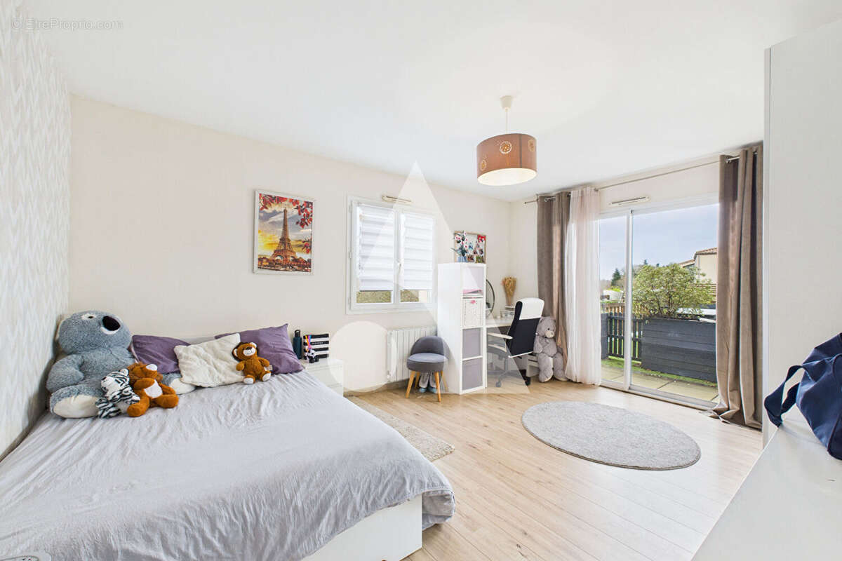 Maison familiale avec logement indépendant - La Roche-sur-Yon 260 m² habitable - photo 8