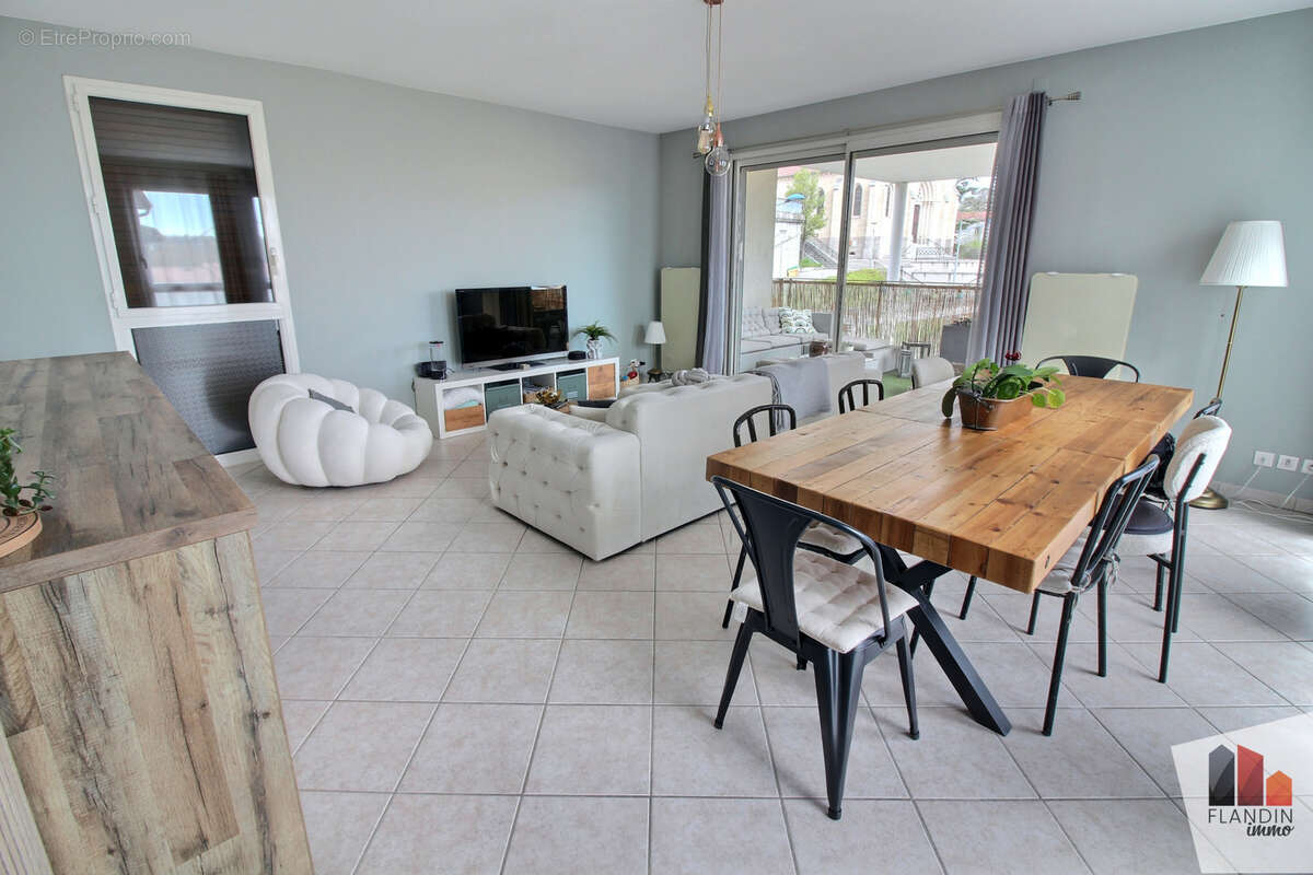 Appartement T4 de 96m2 avec terrasse et box fermé - photo 2