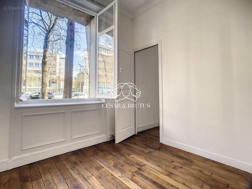 Appartement à PARIS-14E