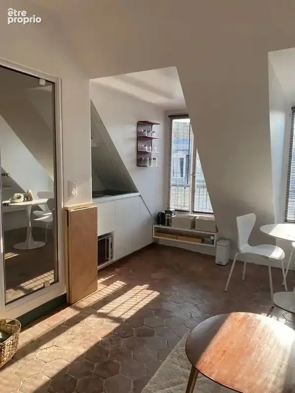 Parc Monceau - Studio meublé de 19m². Dernier étage. Parfait état - photo 2