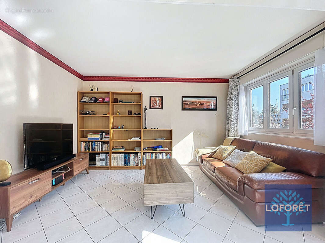 Appartement à CHILLY-MAZARIN
