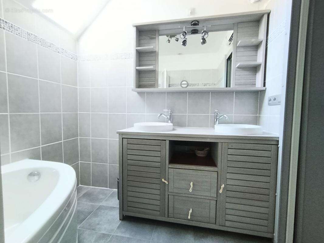 Maison à SAINT-PIERRE-DU-PERRAY