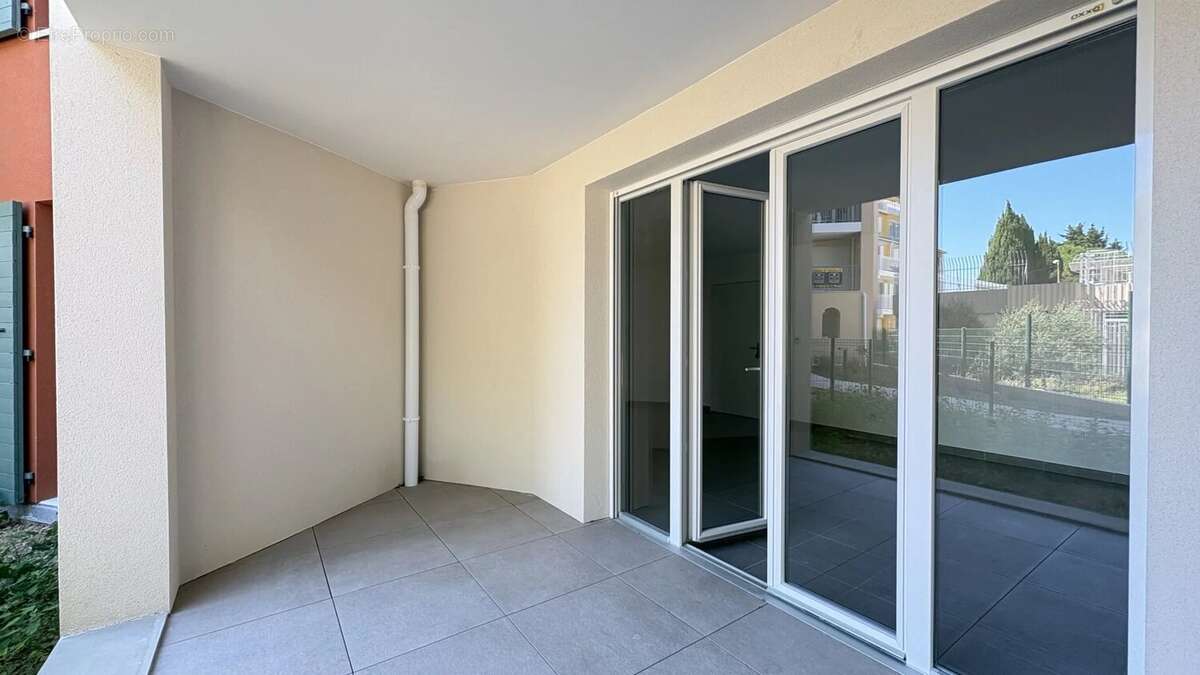 Appartement T2 - Etat Neuf avec jardin privatif et stationnement - Port-de-Bouc - Résidence Villa Marina - photo 12