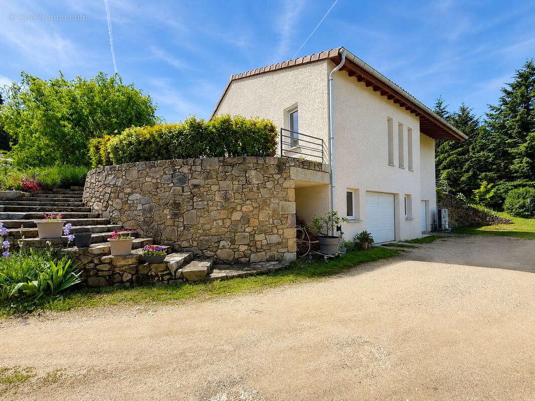 Maison à MACLAS