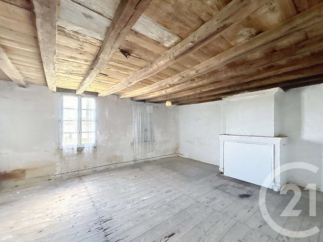 Maison 294 m² à Roullet-Saint-Estephe  - photo 5
