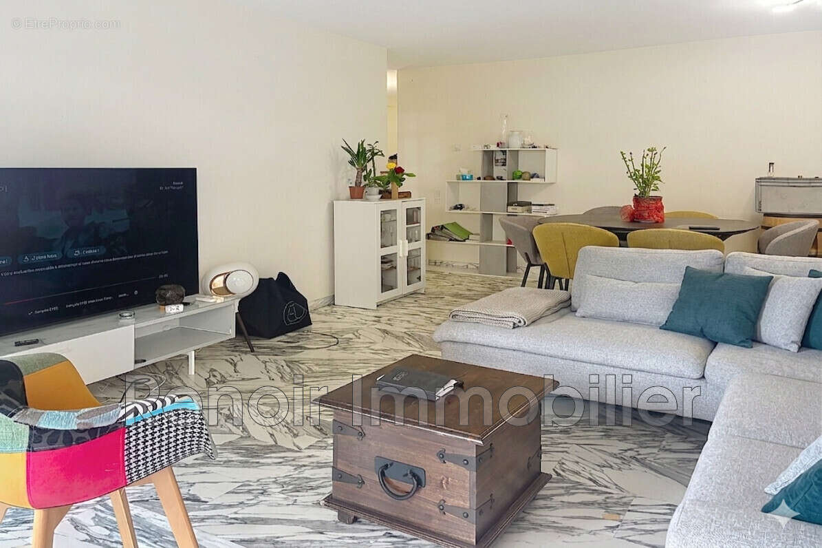 Appartement à SAINT-LAURENT-DU-VAR