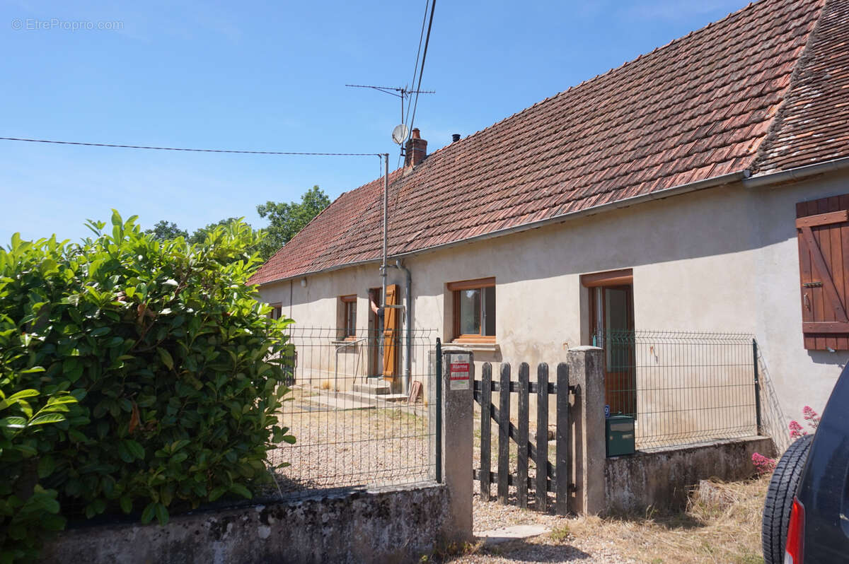 Maison de campagne et ses dépendances - photo 3