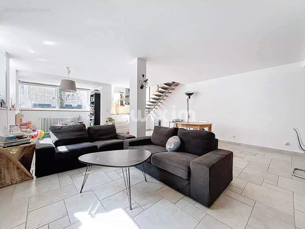 Maison de ville + annexes - photo 6