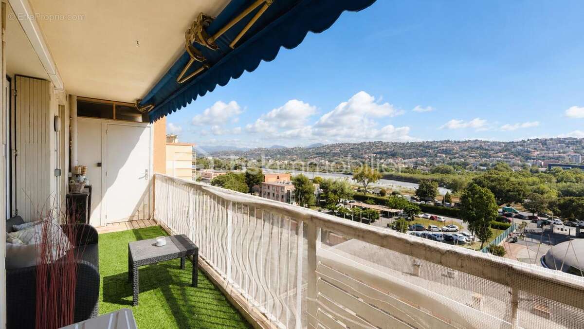 Appartement à SAINT-LAURENT-DU-VAR