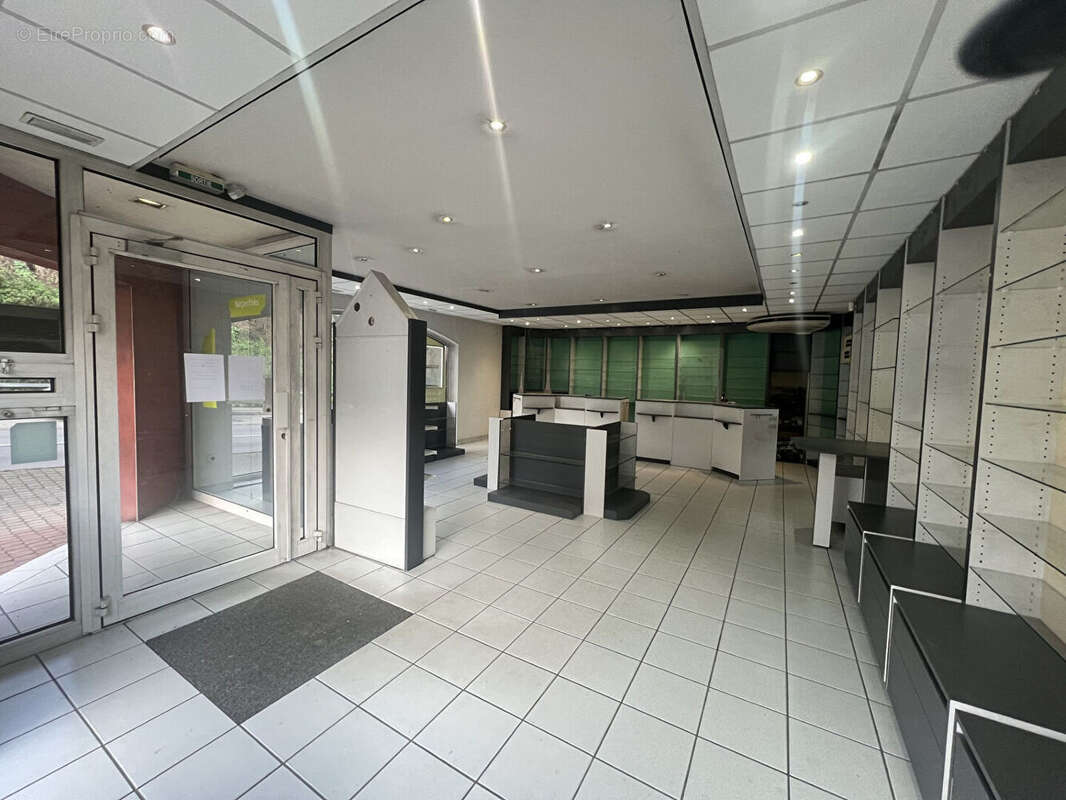 Commerce à AUBERIVES-SUR-VAREZE