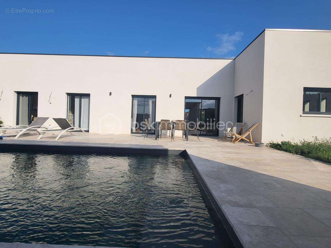 Maison à SAINTE-COLOMBE-EN-BRUILHOIS