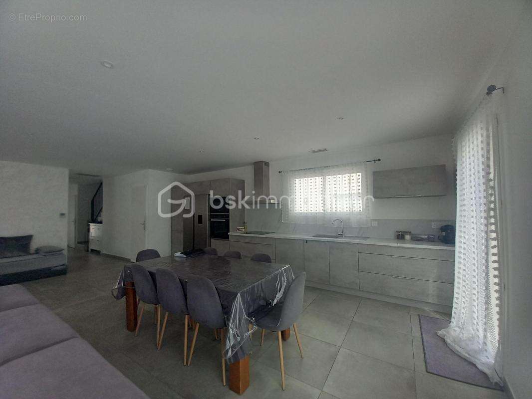 Maison à NEBIAN