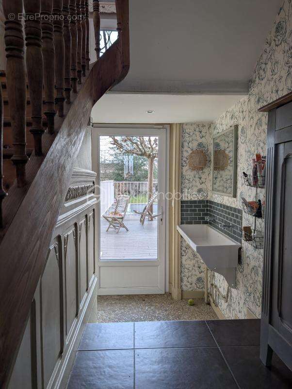 Maison à MONTROND-LES-BAINS